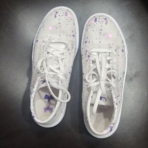 Under Armour sz4.5Y, shoes